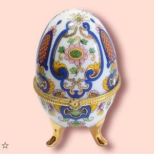 Vtg Egg Shaped Porcelain Trinket Box Hinged Footed 22Kt Gold Gild Spring Easter
